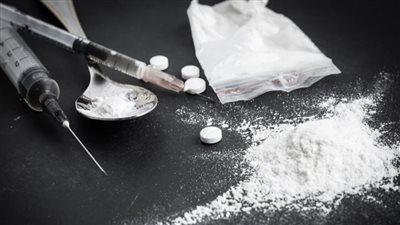 إرسال عينة من مخدرات عثر عليها مع ديلر الشيخ زايد للمعمل الكيميائي