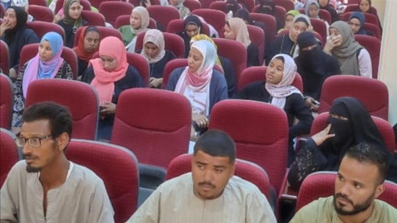 تدريب 100 شاب وفتاة