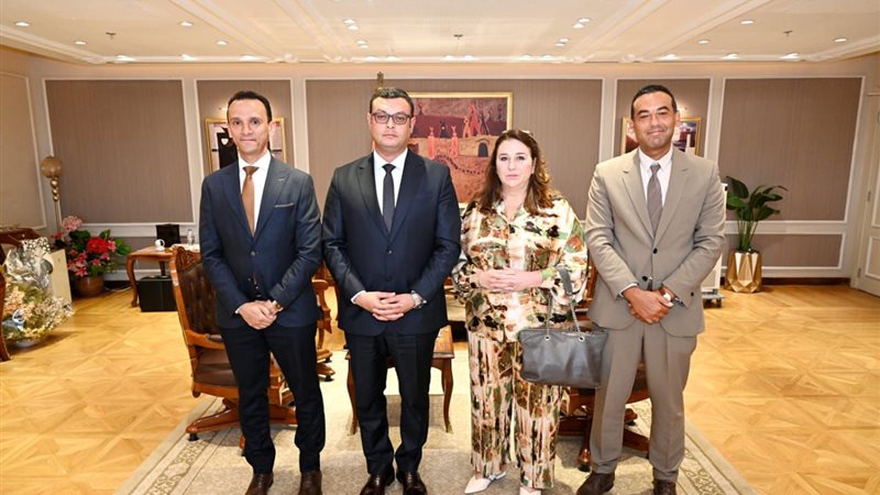 الشربيني يستقبل المدير