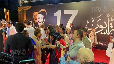 سميحة أيوب ولبيب الأبرز، بدء توافد النجوم على حفل افتتاح المهرجان القومي للمسرح (فيديو)