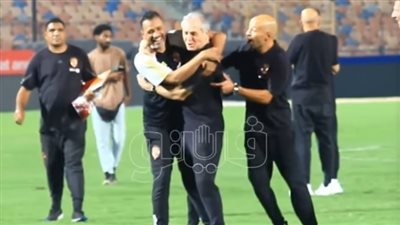 شاهد احتفال بين كولر وسامي قمصان بعد الفوز على البنك 