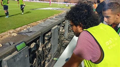 بسبب تضارب المواعيد، مصورو مباراة الزمالك والجونة يشاهدون لقاء المنتخب الأولمبي وباراجواي على هواتفهم 