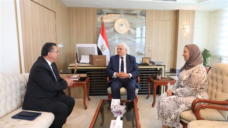 عاشور والأمين العام