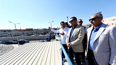 وزير الإسكان يتفقد محطة معالجة الصرف الصحي بالنوبارية الجديدة