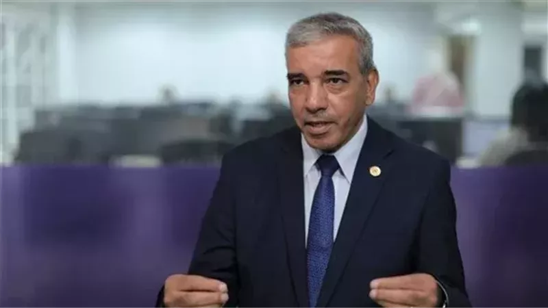  الدكتور عباس شراقي،