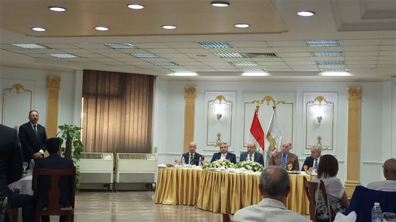 اجتماع وزير الطيران