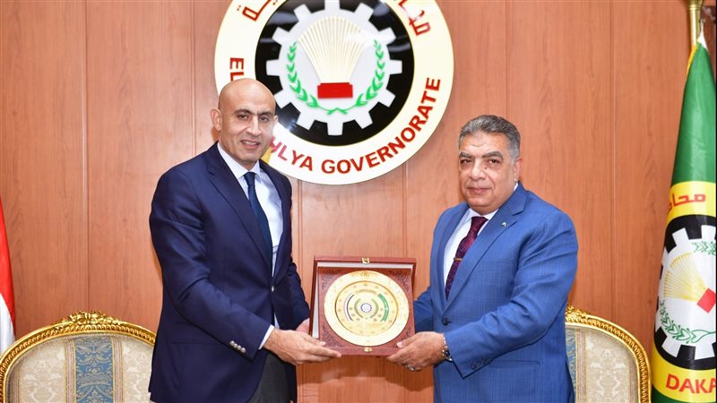 محافظ الدقهلية يقدم