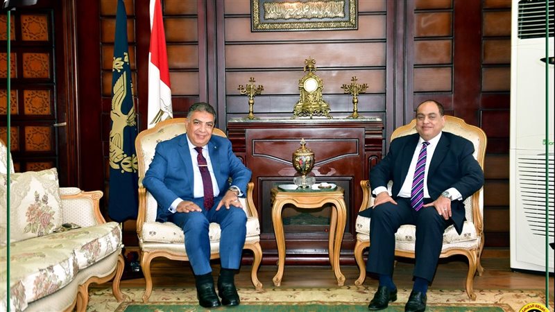 محافظ الدقهلية يهني