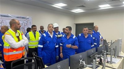 رئيس هيئة البترول في زيارة مفاجئة لشركتي النصر ومصر للبترول بالسويس