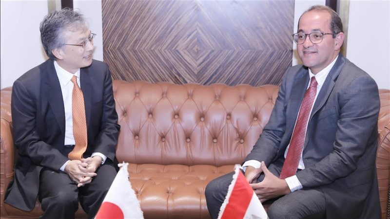 وزير المالية والسفير