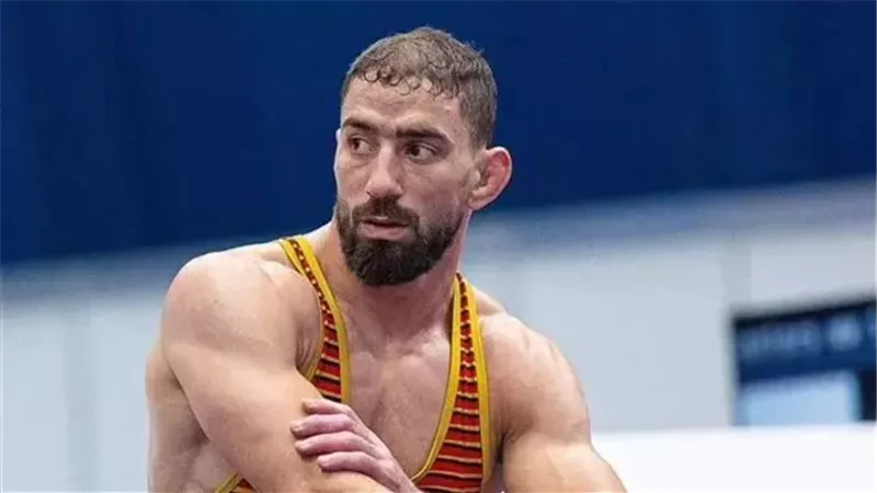 مؤمن ربيع لاعب المصارعة