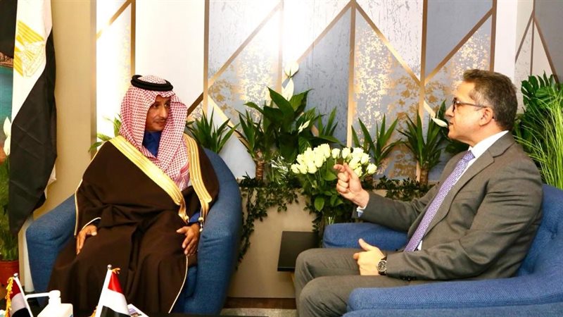 اجتماع وزير السياحة