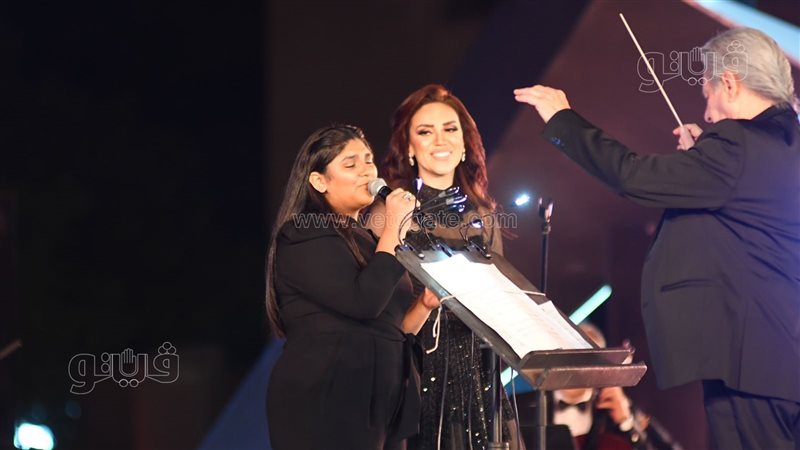 الفنانة مي فاروق