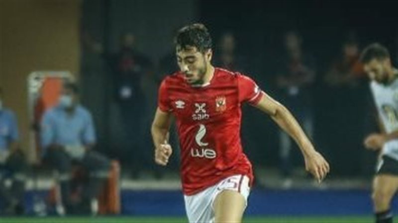 أكرم توفيق لاعب النادي