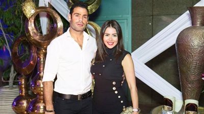 شاهد ماذا فعلت لقاء الخميسي مع محمد عبد المنصف على الهواء بمناسبة عيد الحب | فيديو