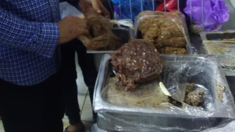 ضبط طن مواد غذائية