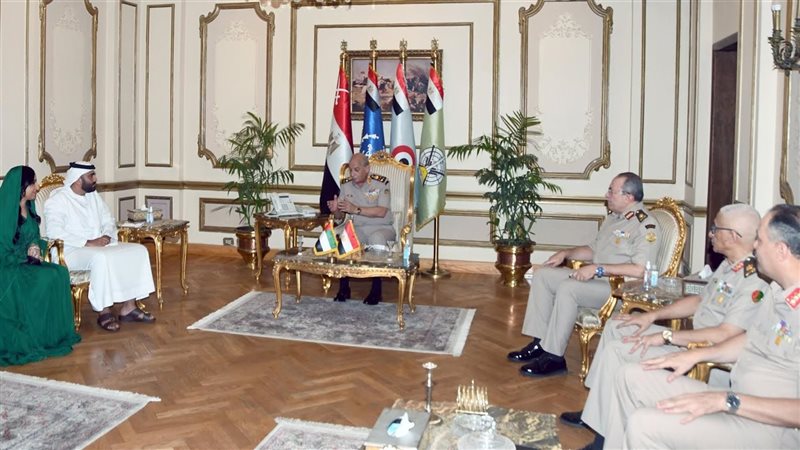 وزير الدفاع يلتقى