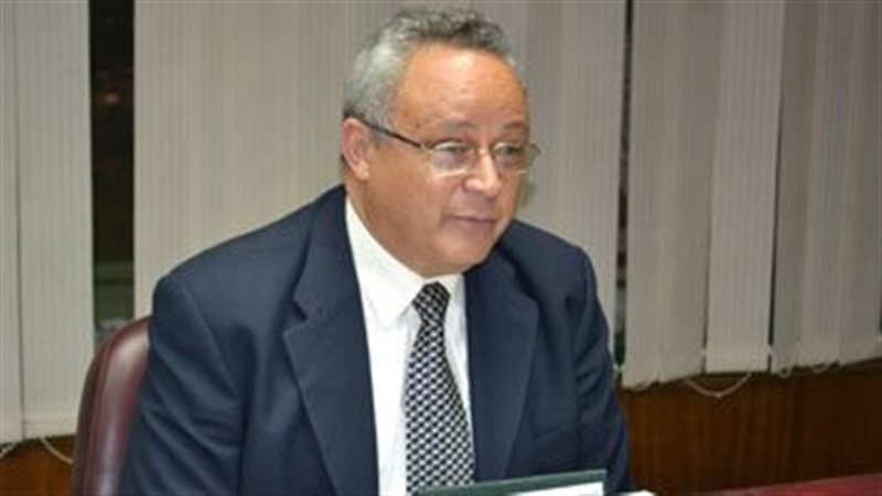 الدكتور أحمد زايد