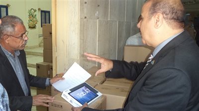 تسليم 1722 جهاز تابلت على طلاب الأول الثانوي بمطروح.. غدا