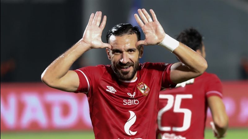 علي معلول لاعب النادي