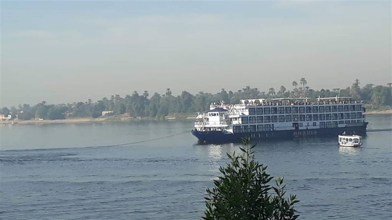 فندق عائم، فيتو