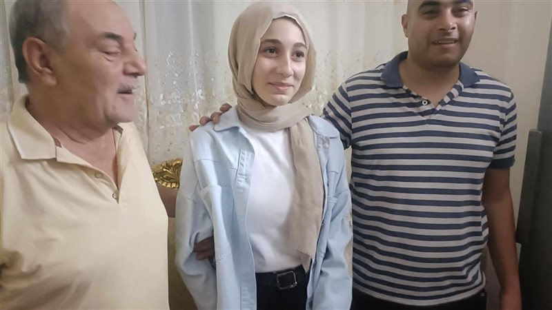 الطالبة رؤي الاولي