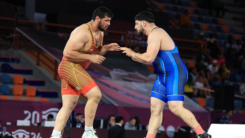 عبد اللطيف منيع لاعب