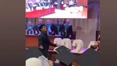 رقص طالب جامعة الزقازيق يثير الغضب، النشطاء: انتهت فقرة الطالبات وجاء الطلبة، المطالبة بعودة وقار التعليم، والجامعة تحيل الواقعة للتحقيق