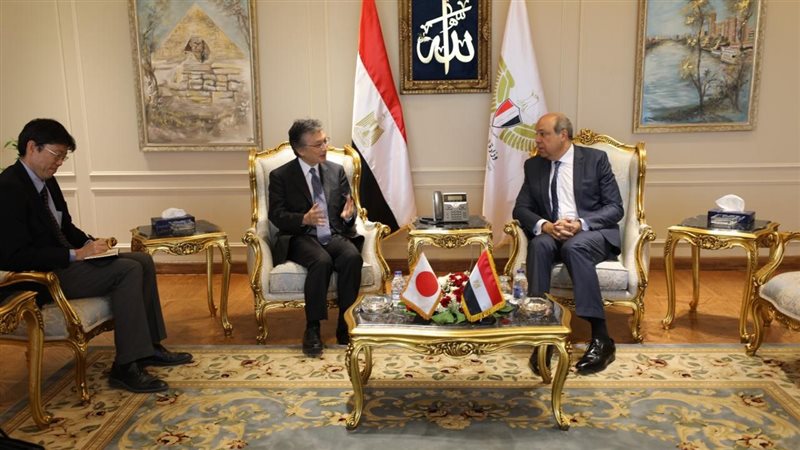 وزير الطيران يستقبل
