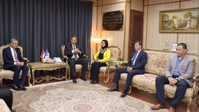 محافظ دمياط يستقبل