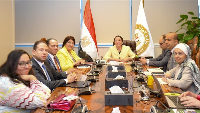 اجتماع وزيرة البيئة