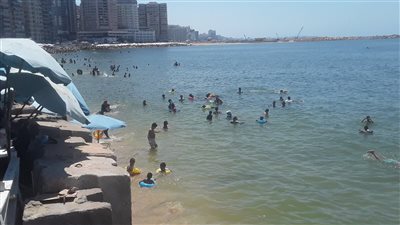 ضبط مشروبات كحولية في ثلاثة شواطئ بالإسكندرية 