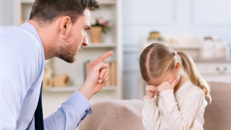 عقوبة تشجيع الأطفال