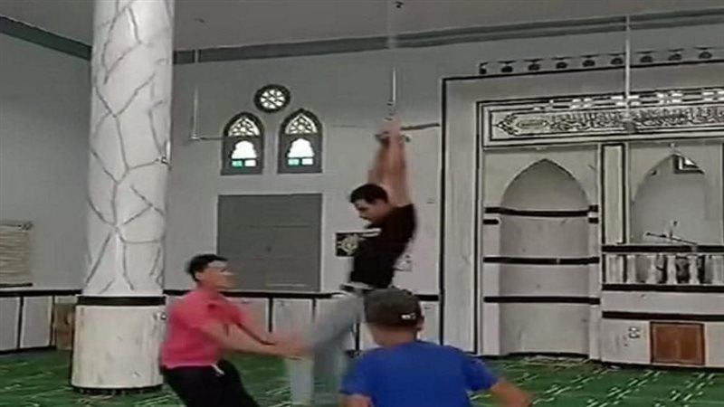 القبض على 4 طلاب