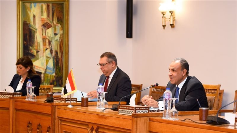 وزير الخارجية خلال