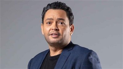 أحمد رزق يسافر لأداء العمرة بعد استقرار حالته الصحية
