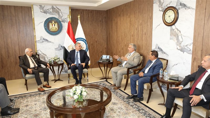 وزير البترول يستقبل