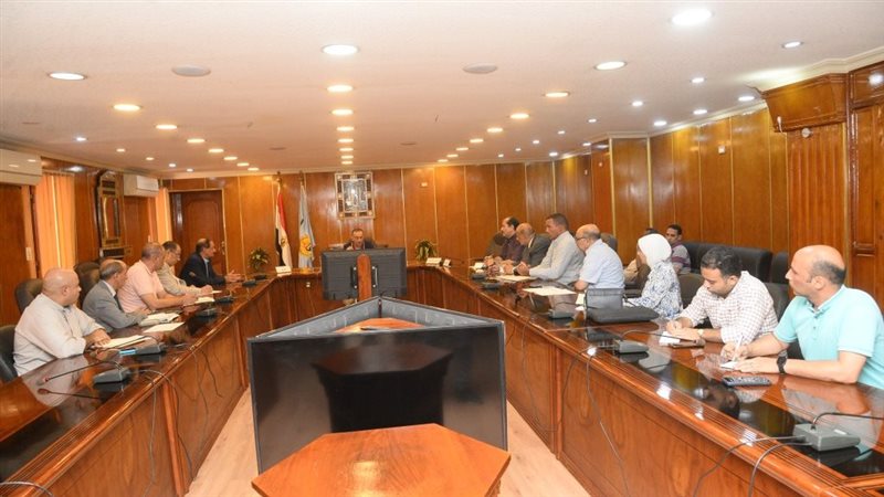 اجتماع محافظ أسيوط،
