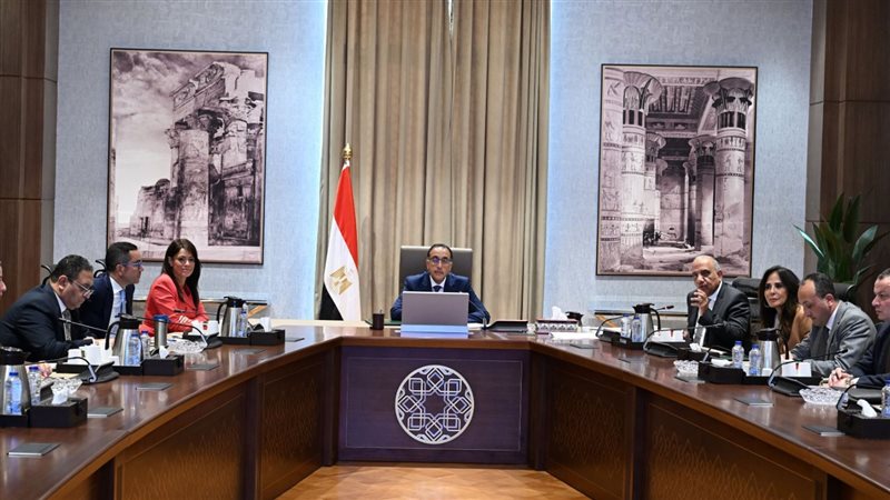 رئيس الوزراء يتابع