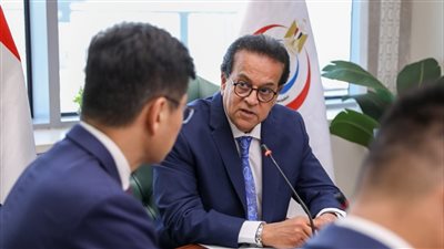 وزير الصحة يبحث خطة الوزارة للتوسع في بناء المستشفيات الخضراء والذكية