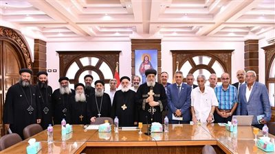 البابا تواضروس يلتقى كهنة ومجلس كنيسة الشهيد مار جرجس بالإسكندرية 