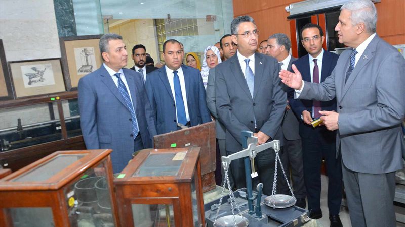 وزير التموين يتفقد