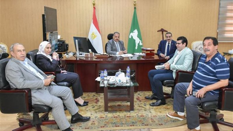 محافظ الشرقية يلتقى