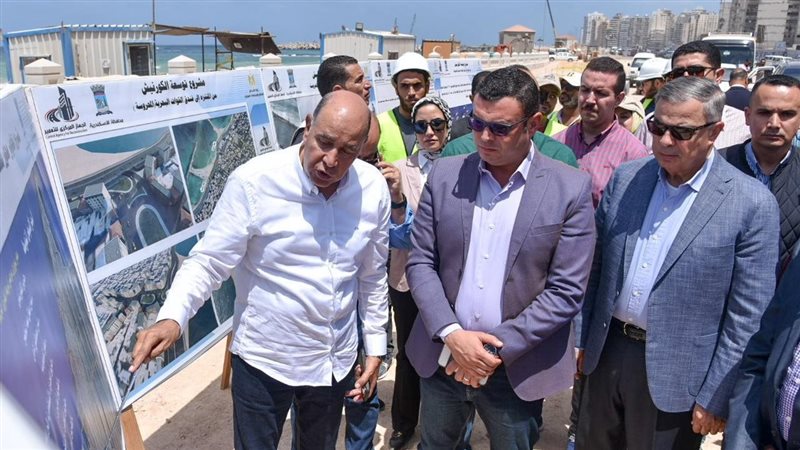 وزير الإسكان ومحافظ