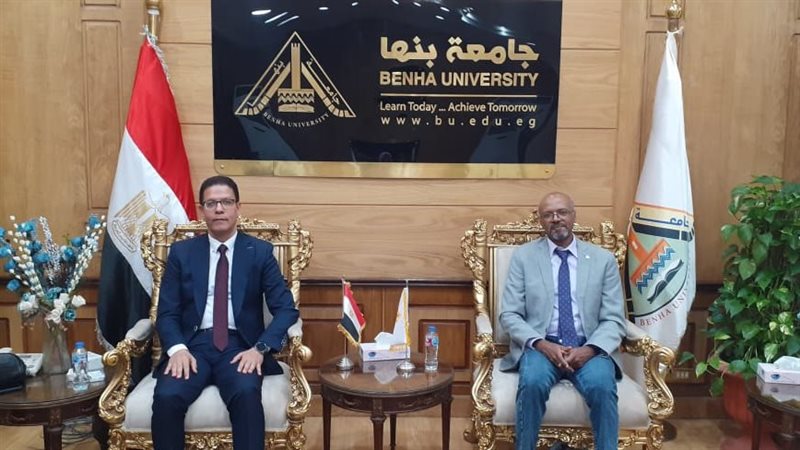 رئيس جامعة بنها يستقبل