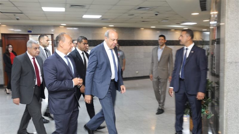 زيارة وزير الطيران