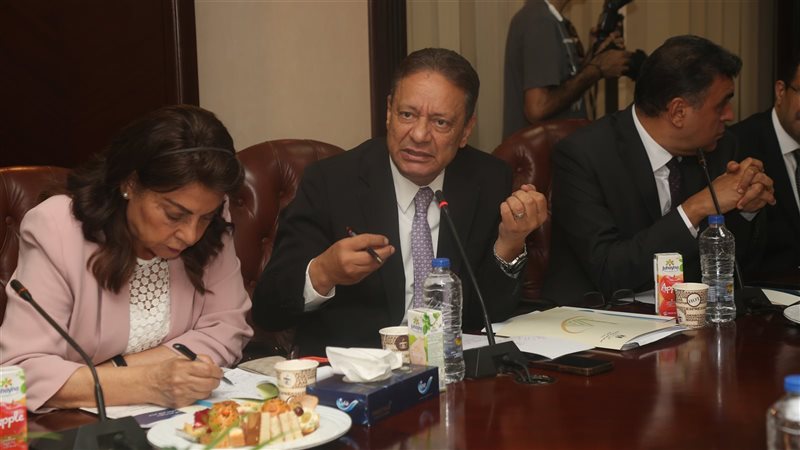 الكاتب الصحفي كرم