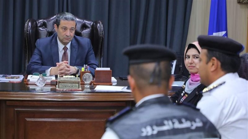 محافظ دمياط يناقش