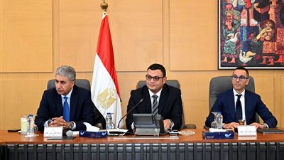 3 وزراء يعقدون اجتماعا مع المستثمرين لبحث عقبات الاستثمار السياحي