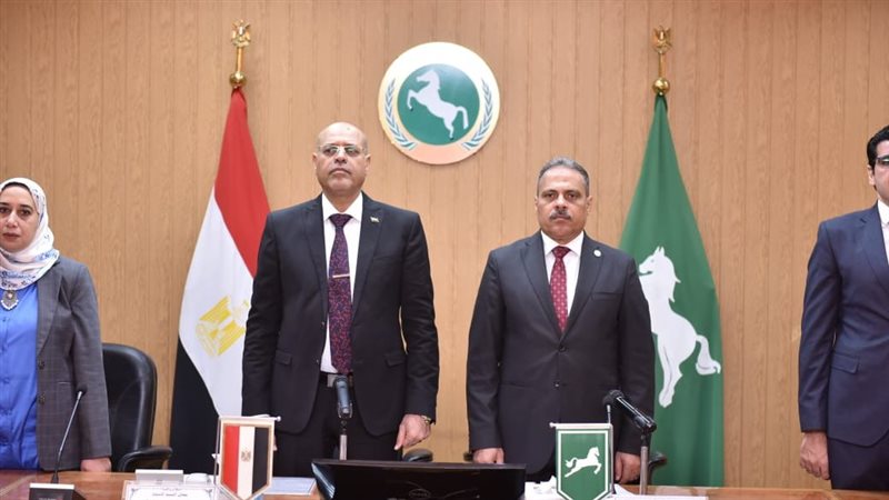 وزير العمل ومحافظ